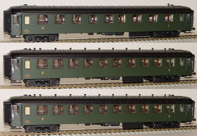 Set of 3 Passenger cars type OCEM<br /><a href='images/pictures/LS_Models/40207.jpg' target='_blank'>Full size image</a>